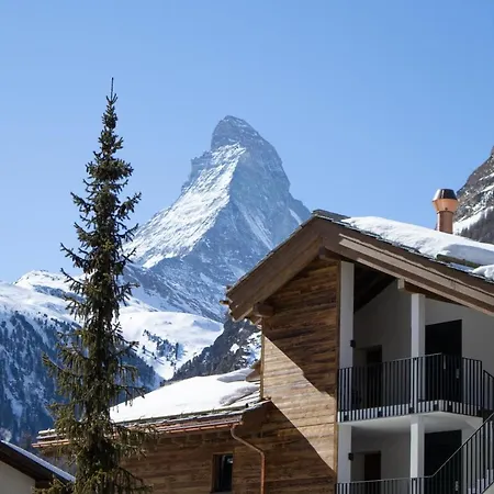 Village With Matterhorn View * 采尔马特